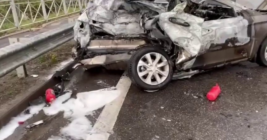 Под Курском в аварии с возгоранием автомобиля тяжело пострадала 12-летняя девочка