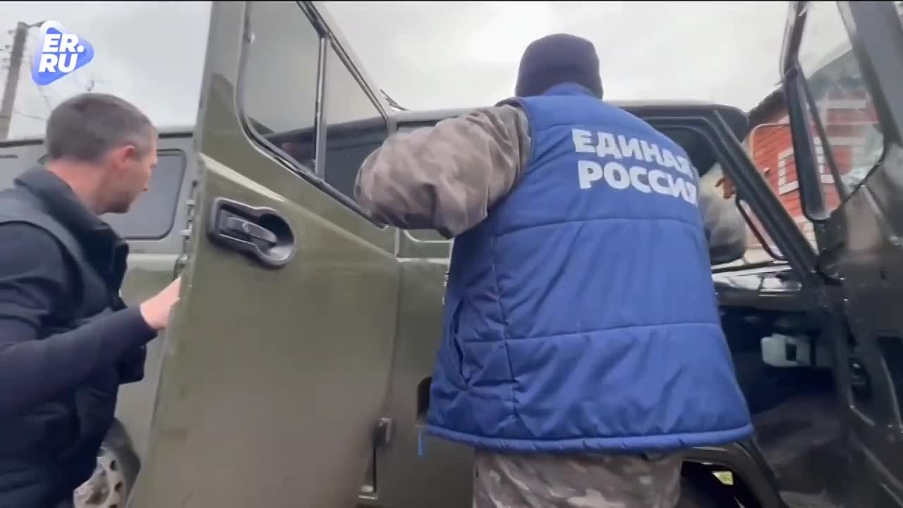 Активисты волонтерского лагеря Единой России «Курский рубеж» помогают в ликвидации последствий удара по Льгову