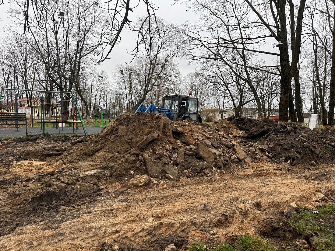 В поселке Тим устанавливают новый детский комплекс за пять миллионов рублей