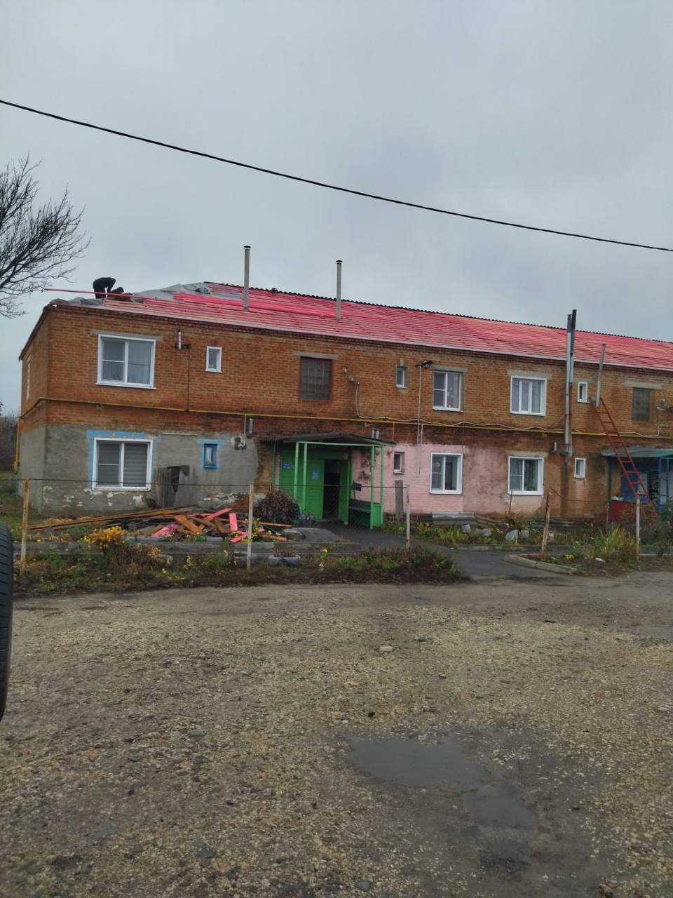 Виктор Петров: На недавней встрече с тогда еще временно исполняющим обязанности Губернатора Курской области А. Е. Хинштейном, которая состоялась в поселке Пристень, жители поселка Кировский, улицы Комсомольская, дом 15...