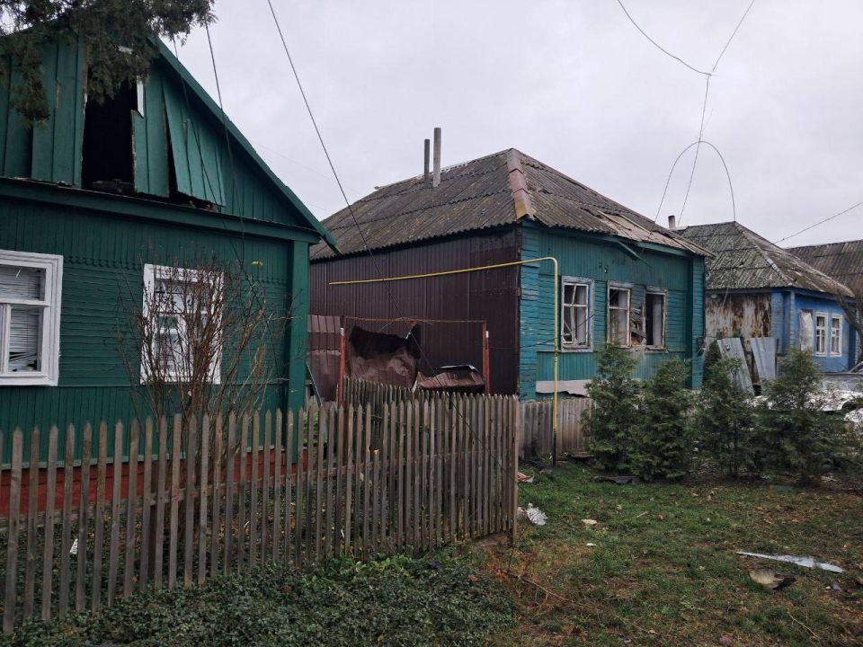 Во Льгове Курской области после атаки ВСУ повреждены шесть частных домов и два автомобиля
