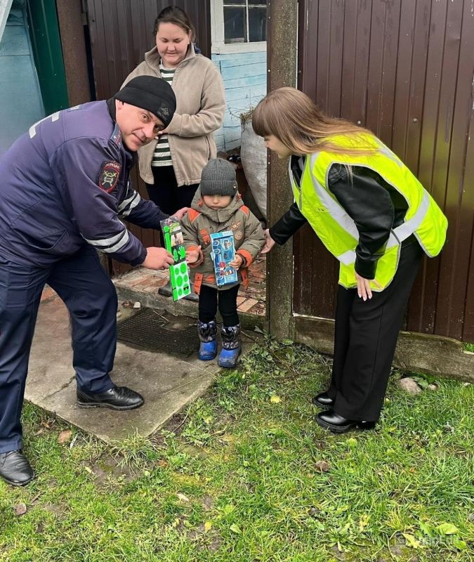 Cотрудники отделения Госавтоинспекции Льговского района навестили детей, пострадавших в ДТП