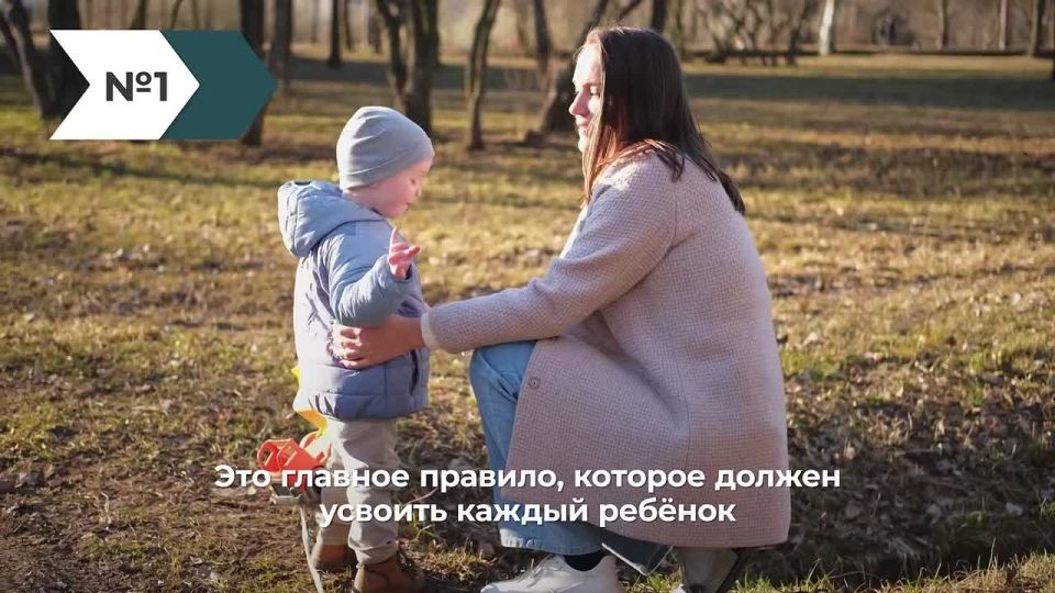 Екатерина Харченко: Взрослым и детям!. Сегодня вечером, гуляя с дочкой во дворе, подняла лежавший на лавочке молоток… и только когда он был в руках, поняла, какую глупость совершила