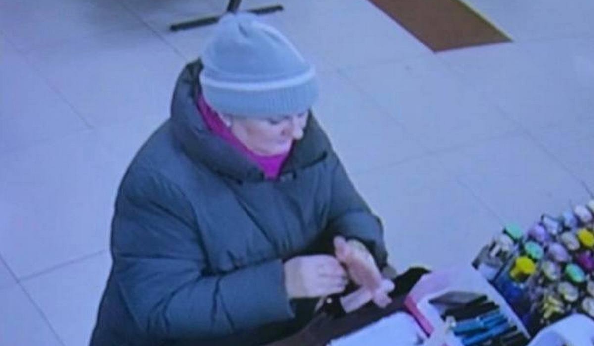 В Курске разыскивают подозреваемую в краже денег с банковской карты