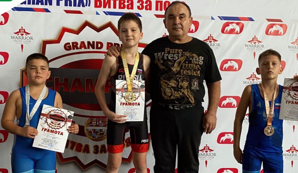 Суджанские борцы из Курской области завоевали медали на межрегиональном турнире