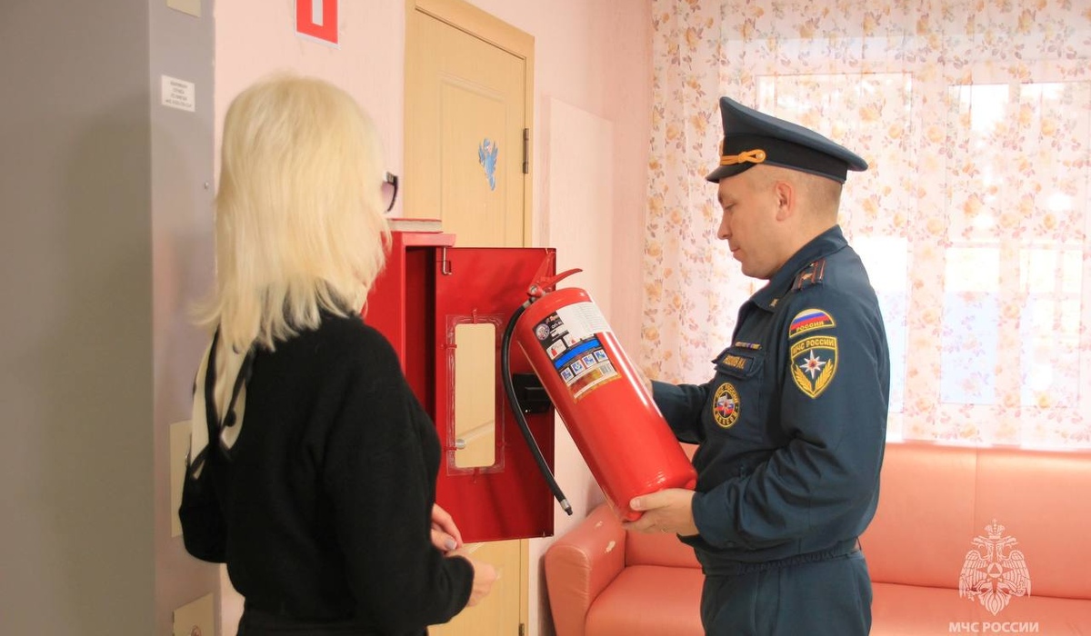 В Курске спасатели проверили пожарную безопасность в доме соцобслуживания