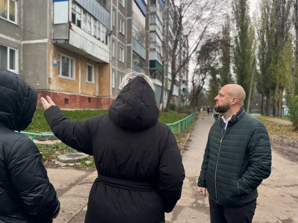 Возле школы №54 Курска установили полусферы