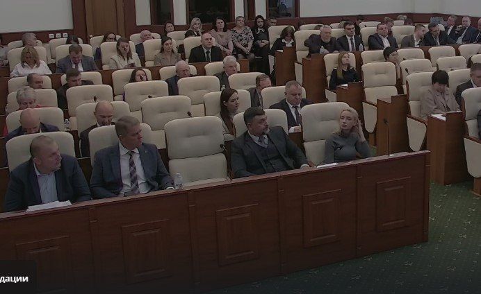 Когда такое было? В администрации Курска имеется более 50% вакантных мест - кадровый вопрос на публичных слушаниях по проекту бюджета в областной Думе поднял депутат Геннадий Баев