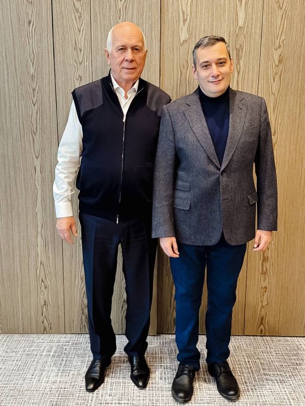 Александр Хинштейн: Сегодня одним днём нахожусь с рабочей поездкой в Москве: провёл встречу с генеральным директором корпорации «Ростех», председателем Союза машиностроителей России, Героем России Сергеем Чемезовым