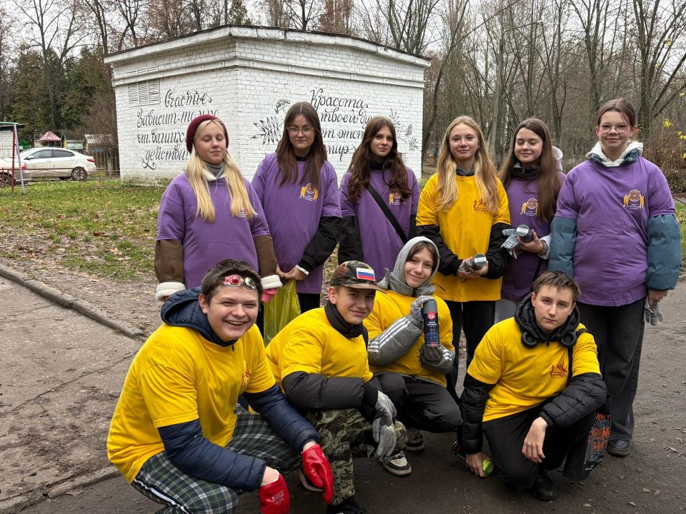 Волонтеры Центра молодежи провели акцию «Чистые стены»
