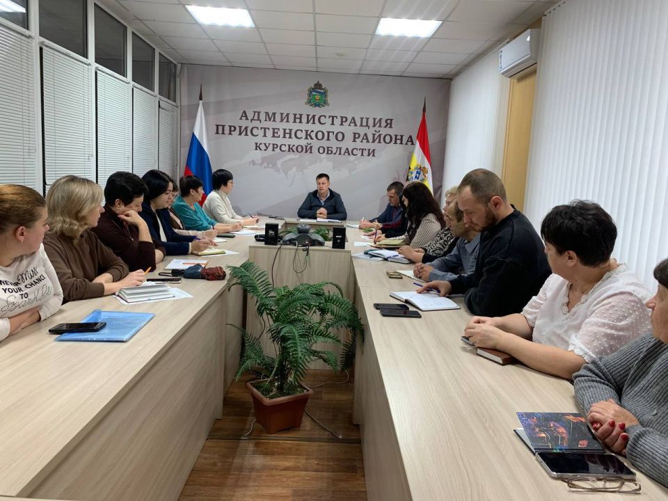 Виктор Петров: Традиционно, рабочая неделя в Администрации Пристенского района началась с еженедельной планерки, под моим руководством