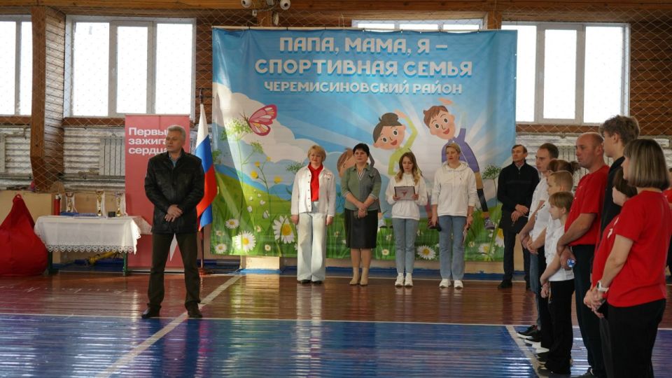 «Мама, папа, братик, я — Мы спортивная семья...»