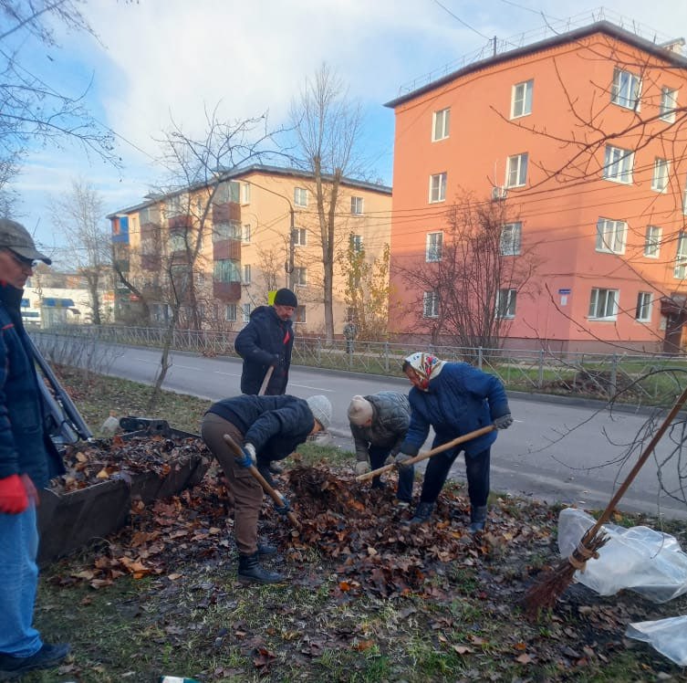 Управляющие компании и жители Курска провели субботники