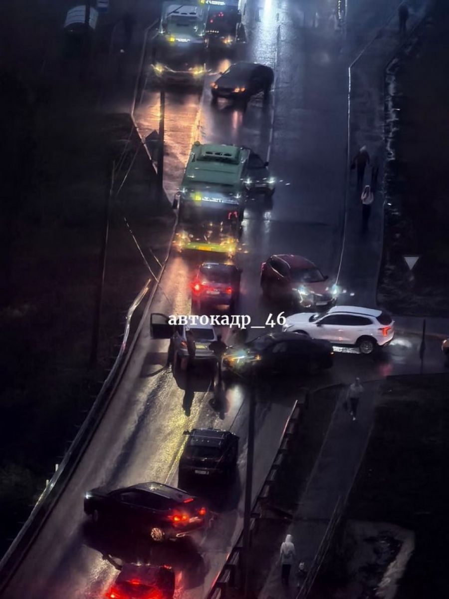 Движение в Курске осложняют сразу несколько ДТП на ключевых развязках