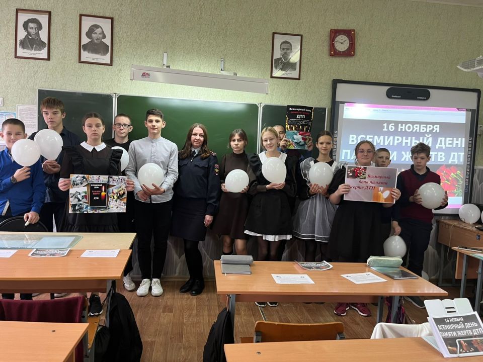 В преддверии Всемирного Дня памяти жертв ДТП старшеклассники МКОУ «Пригородненская СОШ» Щигровского района Курской области приняли участие в мероприятии