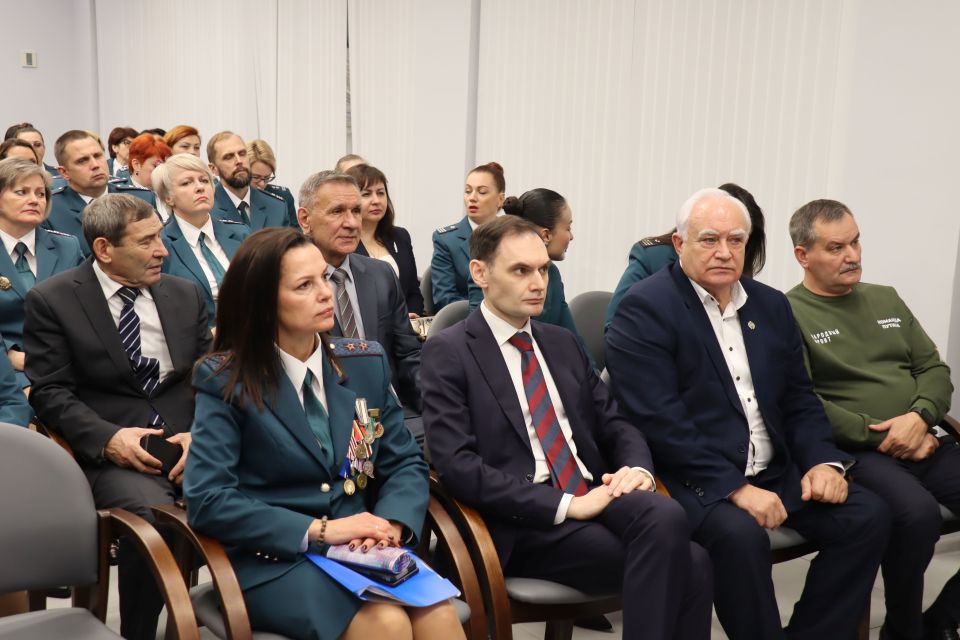 Спикер отметил наградами лучших сотрудников регионального УФНС