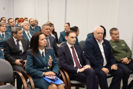 Спикер отметил наградами лучших сотрудников регионального УФНС