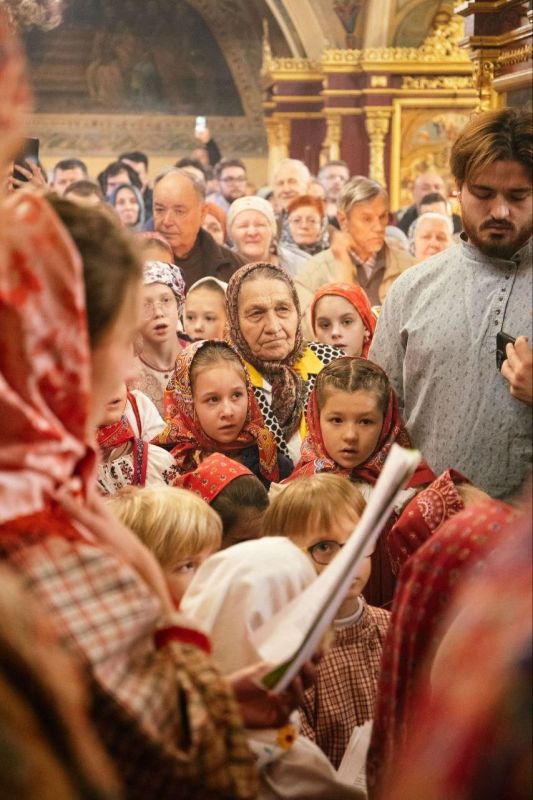 Фольклорный ансамбль «Веретенце» из Москвы с радостью встретился с плеховцами — бабушкой Маней и дядей Володей