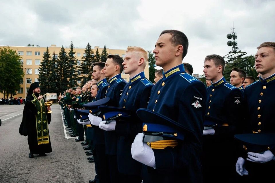 Куряне могут поступить в военно-образовательные учреждения