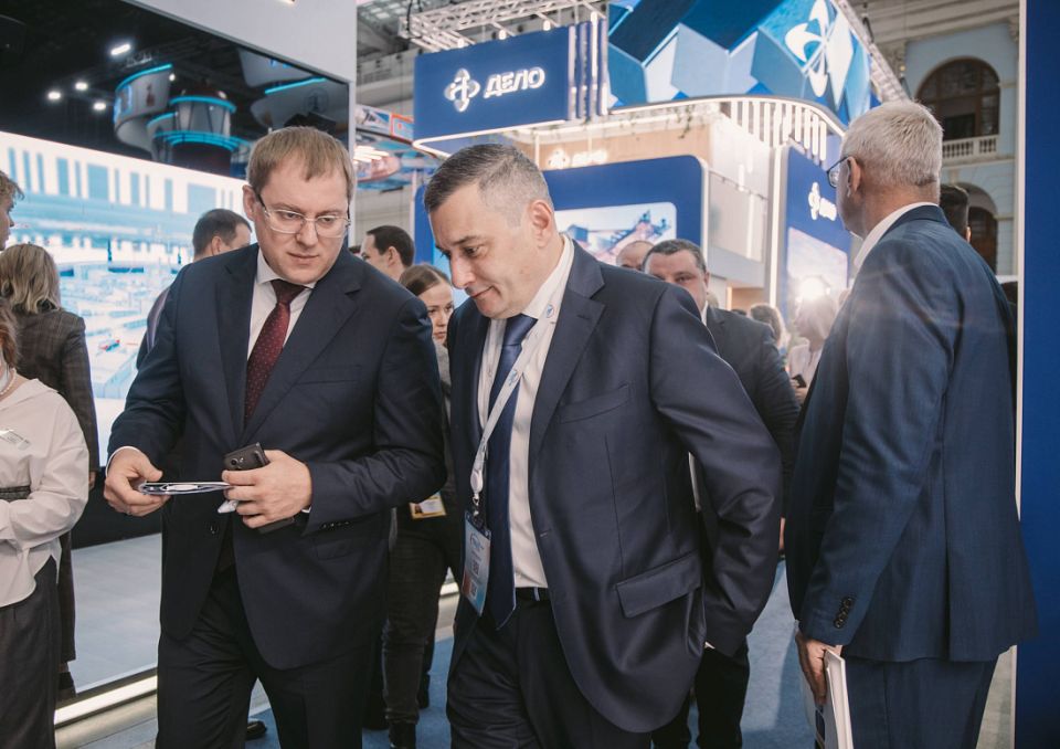 Александр Хинштейн принимает участие в форуме и выставке «Транспорт России»