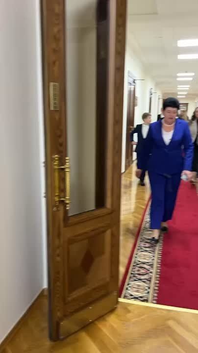 Ольга Германова: Посмотрите, какие замечательные гости сегодня у меня в Госдуме!