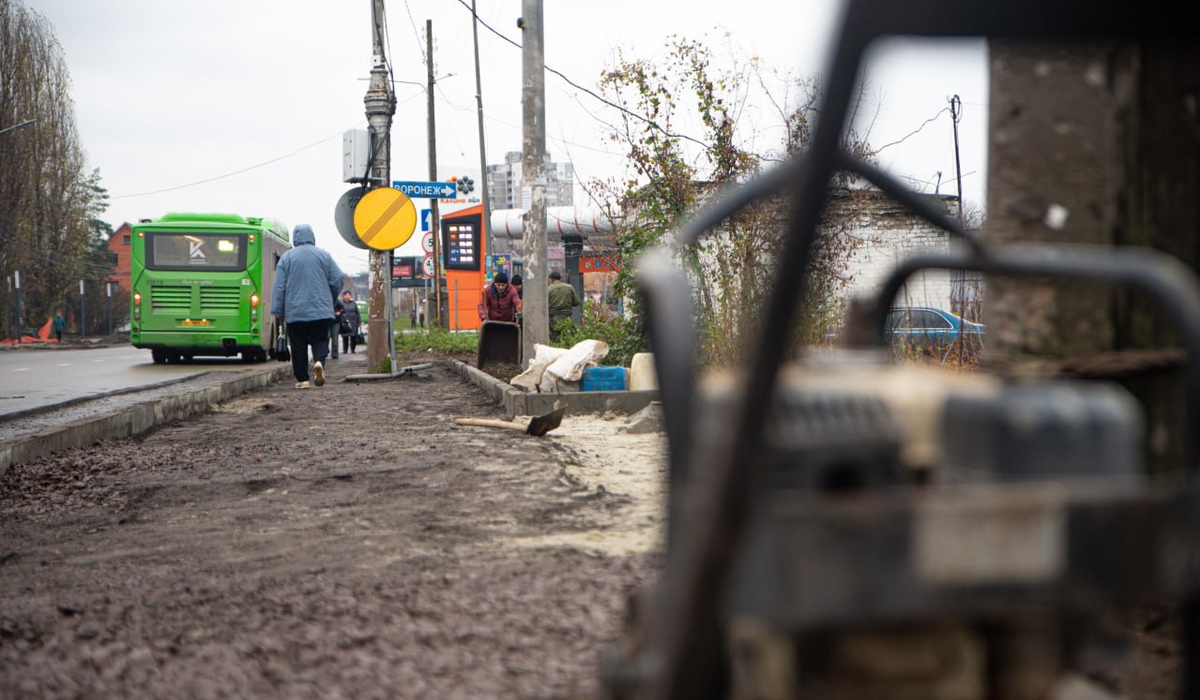 В Курске завершают подготовку к установке новой остановки на Интернациональной
