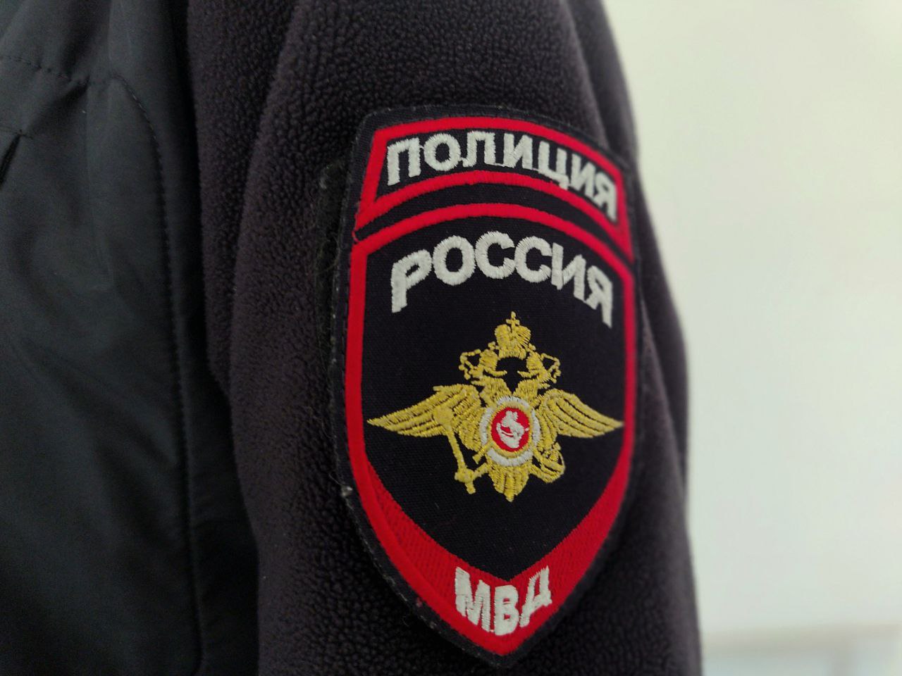 Пенсионерка из Курска отдала курьерам мошенников 1,6 млн рублей и золото