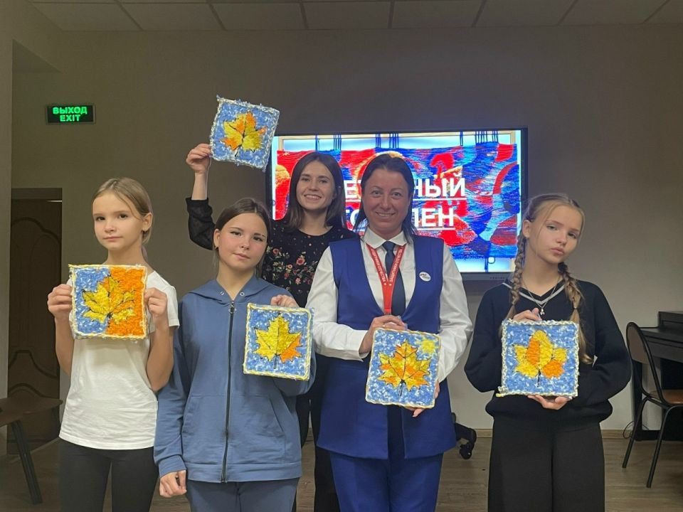 В Поныровской детской школе искусств прошел необычный мастер-класс, в котором приняли участие дети участников СВО