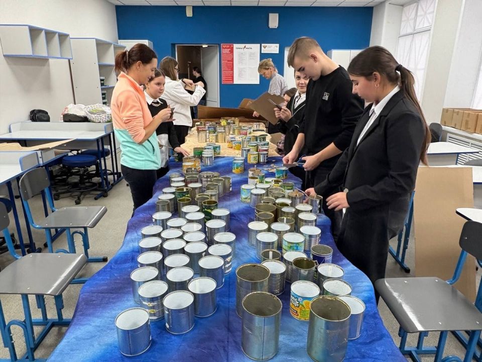 На базе первичного отделения Движения Первых Дьяконовской школы прошел мастер - класс по изготовлению окопных свечей