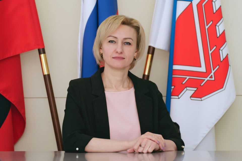 Александр Михайлов: Лариса Кравченко, начальника Управления социальной защиты и охраны здоровья населения города Железногорска, – победитель областного ежегодного конкурса «Лучший муниципальный служащий Курской области»!