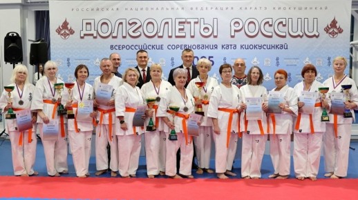 Курские пенсионеры завоевали 8 медалей на всероссийском турнире по киокусинкай