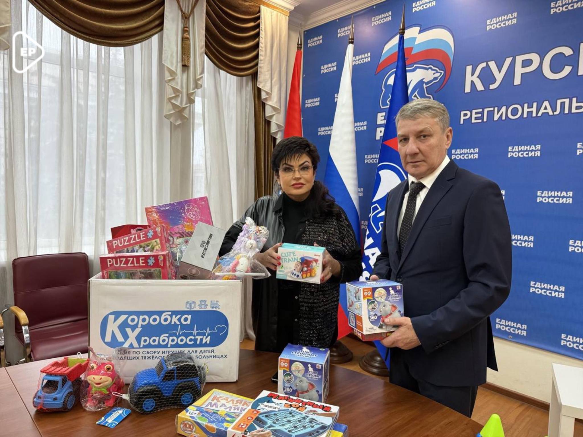 Игрушки от единороссов поднимут настроение маленьким пациентам