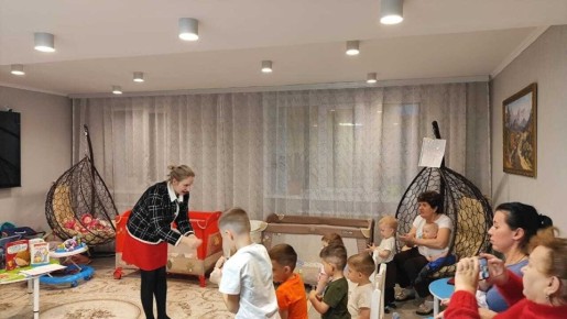 Сотрудники Культурного центра семейного чтения и досуга имени П.А. Михина провели для воспитанников Специализированного центра «Аистёнок» литературную гостиную «Передай добро по кругу»