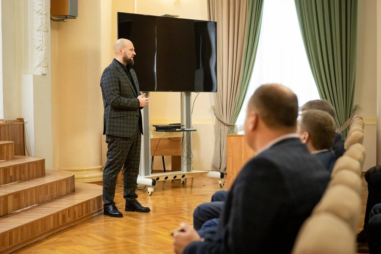 В Курске усилят контроль за состоянием детских площадок