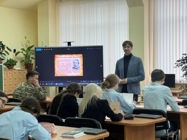 Более 20 школ региона получили федеральные знаки отличия за высокие стандарты в образовании, среди них — учебные заведения Курска