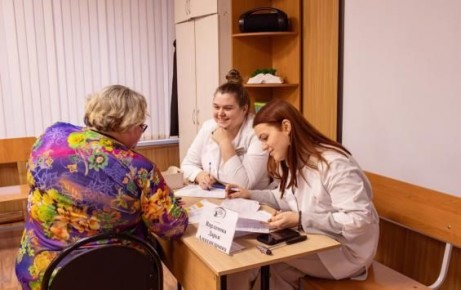 Курские врачи проверили здоровье педагогов 46-й школы в рамках проекта Сердце учителя