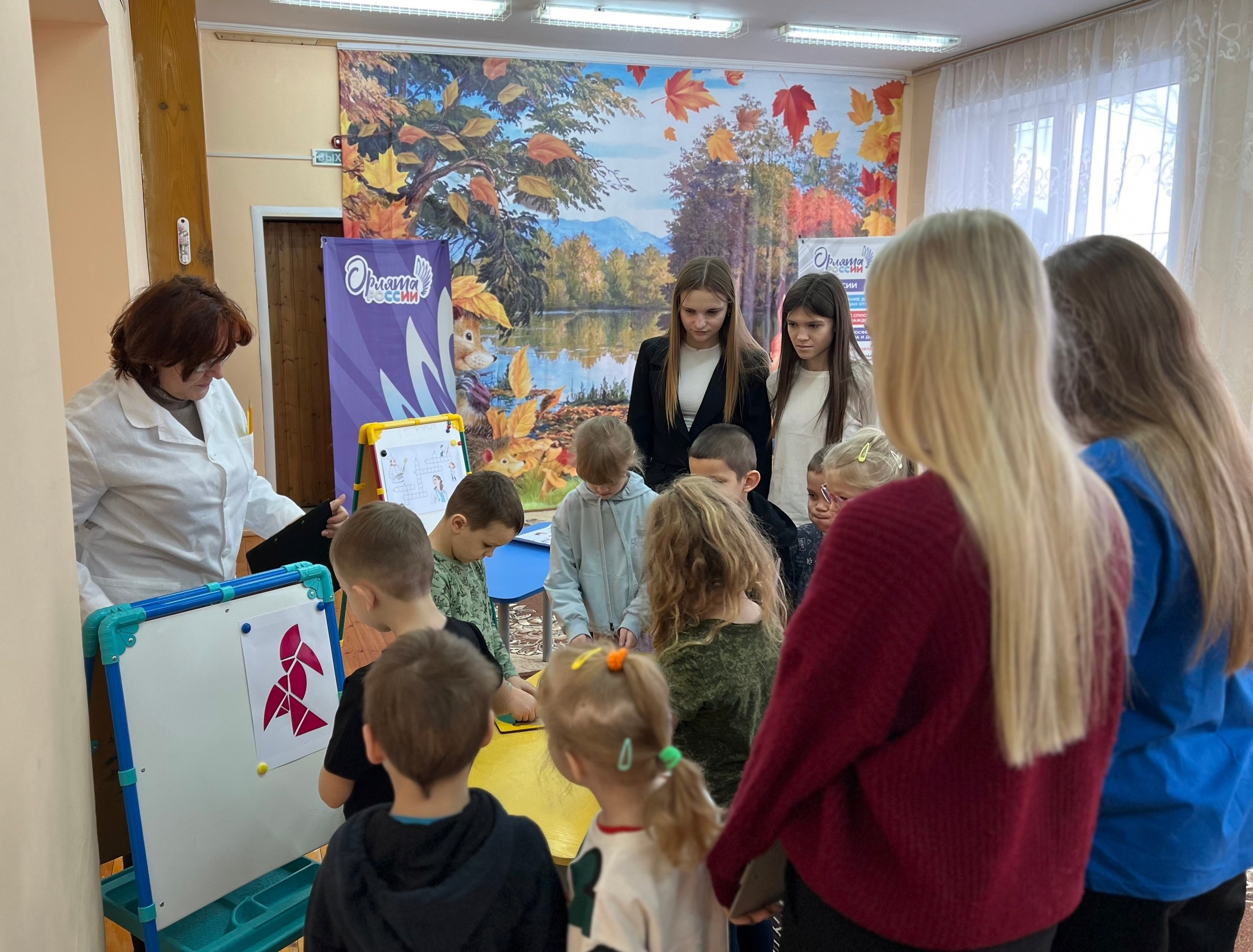 Орлята-дошколята. В рамках реализации программы социальной активности детей старшего дошкольного возраста «Орлята-дошколята» активисты первичного отделения «Движения Первых» СОШ3 совместно с советником директора по...