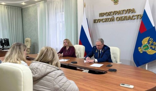 В Курской области прокурор и омбудсмен проконсультировали родителей