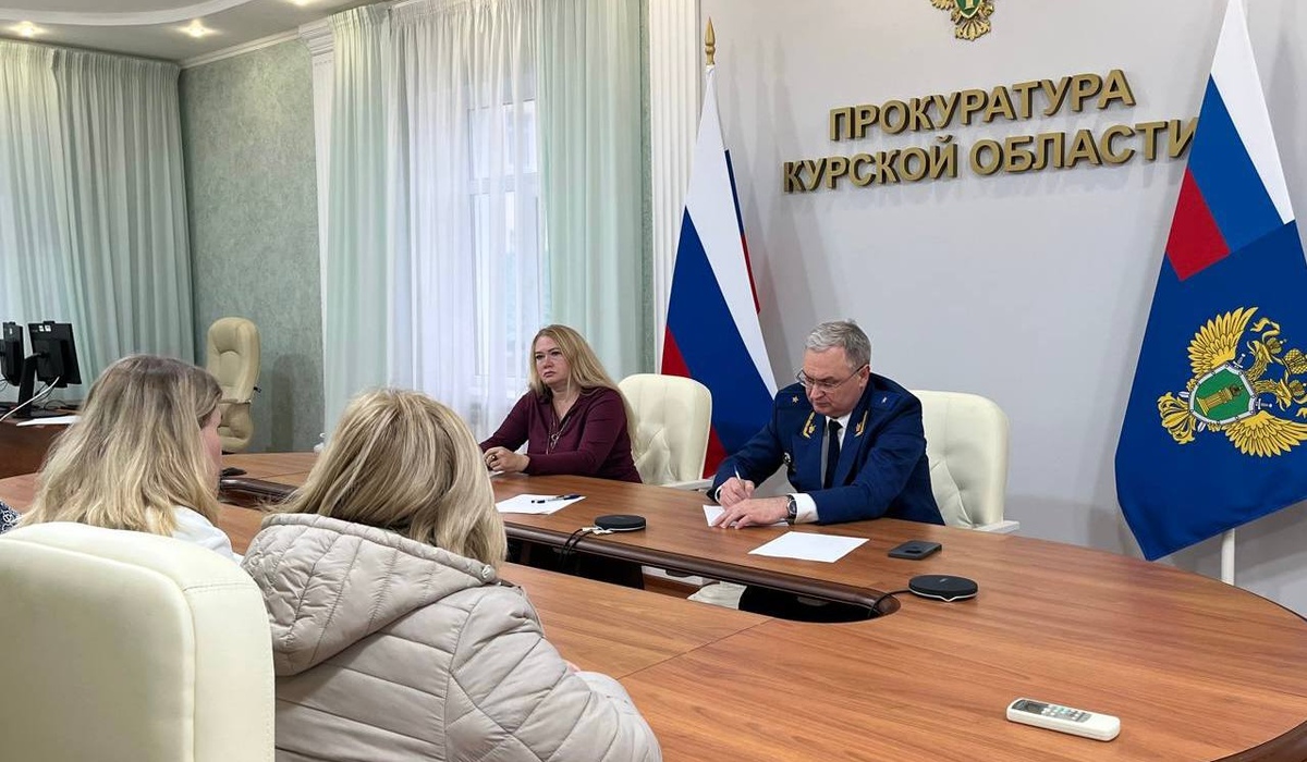 В Курской области прокурор и омбудсмен проконсультировали родителей