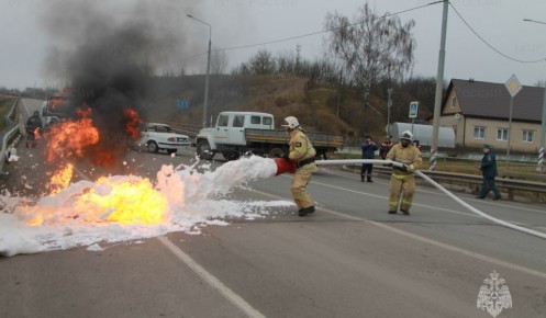 В Курской области прошла тренировка по ликвидации ДТП с пожаром и заторами