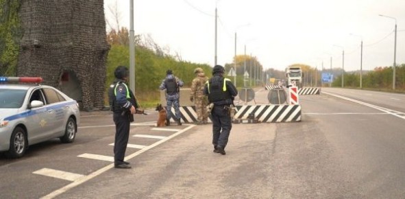 На посту под Курчатовом полиция остановила водителя с запрещенным веществом в пепельнице автомобиля