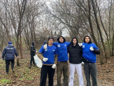 Курские молодогвардейцы вышли на субботник по уборке берегов рек