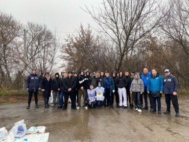 Молодогвардейцы вышли на субботник по уборке берегов рек