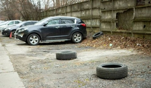 Мэр Курска обсудил с жителями проблему парковки автомобилей возле домов