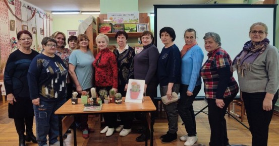 В рамках проекта «Курское долголетие» в библиотечном филиале №10 состоялся час вопросов и ответов «Цветы в вашем доме»