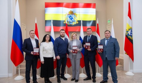 В Курске вручили медали за помощь вынужденным переселенцам и военным