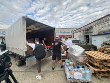 Гуманитарную помощь для переселенцев в Курске нашли в продаже