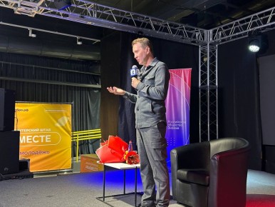 Евгений Миронов встретился в «Потоке» с курскими театралами