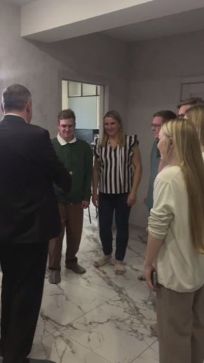 Курский губернатор поздравил с новосельем семью Шестопаловых