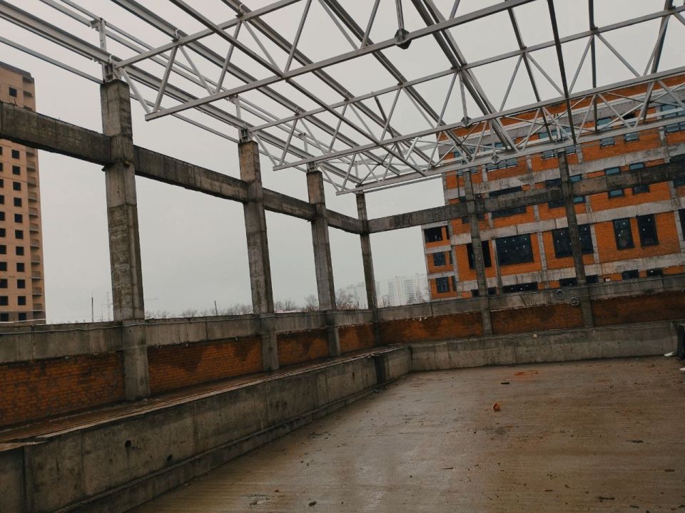 Александр Хинштейн посетил строящуюся школу на проспекте Плевицкой в Курске